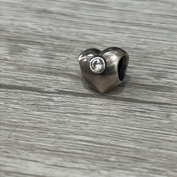 Authentic Pandora Puffy Heart Charm 🩷 Retired🩷 925 Sterling Silver - Picture 2 of 2